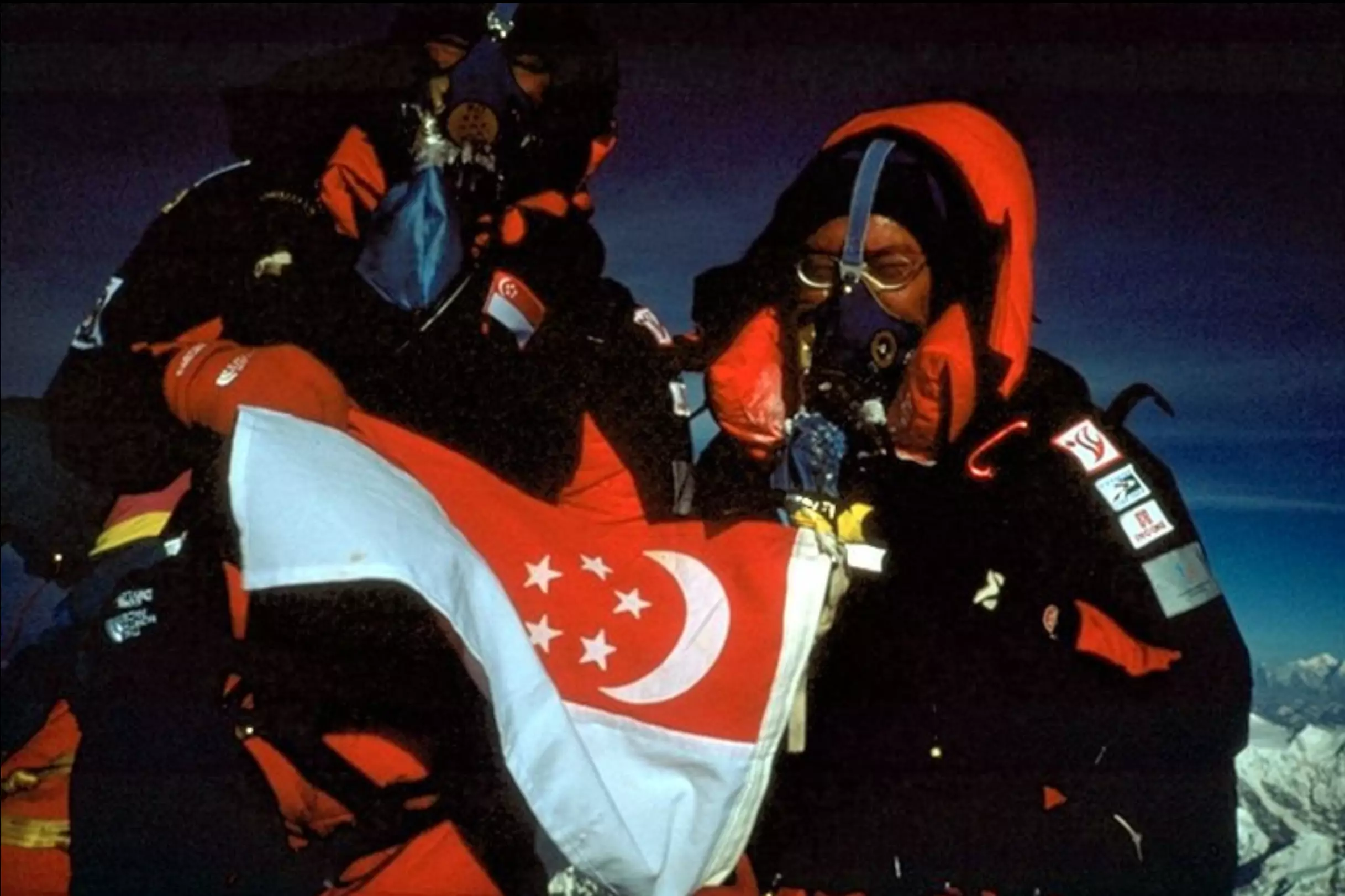 Khoo Swee Chiow summits mount everest in 1998